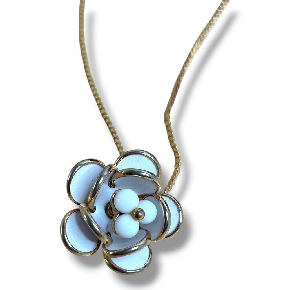 White and Gold Tone 3D Flower Pendant Necklace